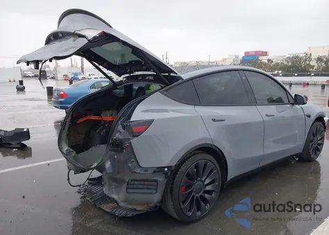 2022 Tesla Model Y Performance Dual Motor All-Wheel Drive z USA, uszkodzony, nr VIN 7SAYGDEF2NF405663